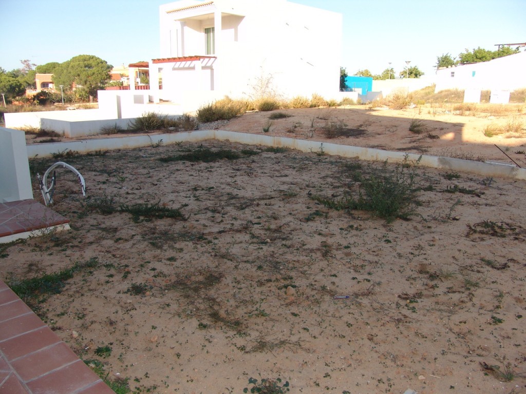 Urban Land for sale in Gambelas sma10914